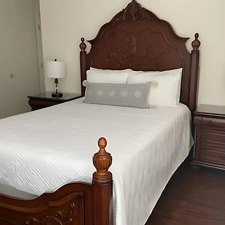 Emerald Island Resort : Pool & Games Room